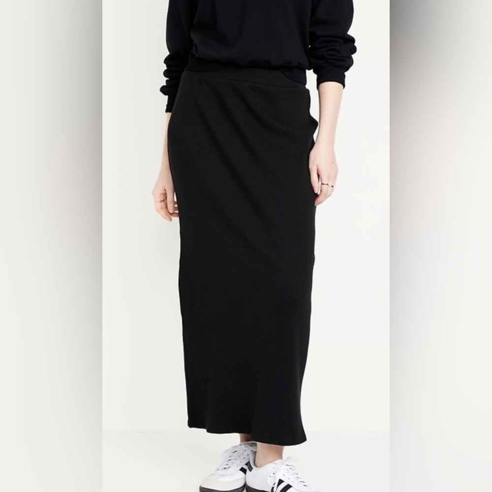 Old Navy High Rise Ribbed Black Skirt, size medium
